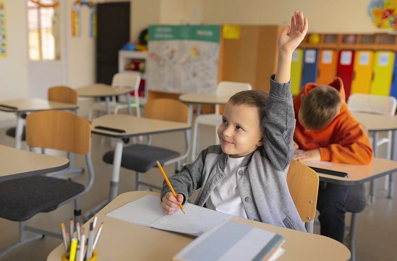 Absentele elevilor: cand se trec in catalog, cum pot fi motivate si in ce situatii se scade nota la purtare