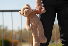 Bebelus vandut de parinti...