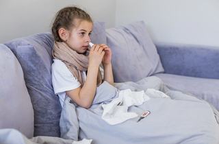 Sezonul virozelor la copii: Cele mai frecvente infectii, simptome si sfaturi pentru parinti