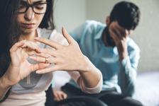 O femeie a divortat după...