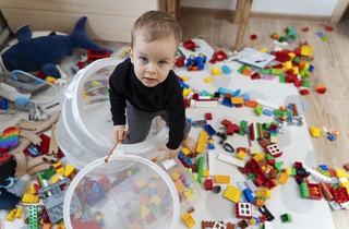 Ce faci cand copilul inghite un obiect: semne de alarma, pasi corecti si greseli de evitat