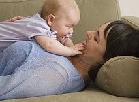 Dragostea mamei poate ajuta copiii cu comportament dificil