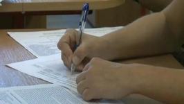 Falsul medic, Raluca Barsan, sustine examenul de bacalaureat la un liceu din Bucuresti