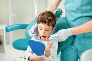 Zambetul stralucitor se obtine inca din primii ani de viata: descopera importanta stomatologiei pediatrice!