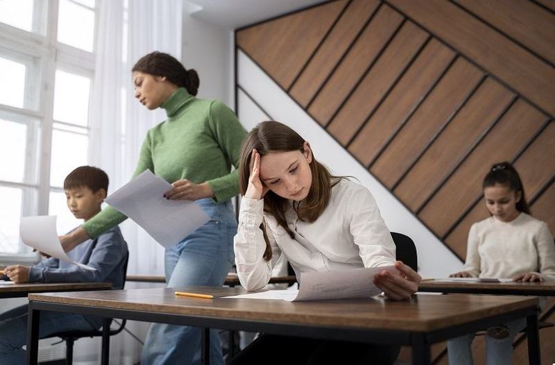 Gestionarea stresului la adolescenti: ce pot face parintii inainte de examene
