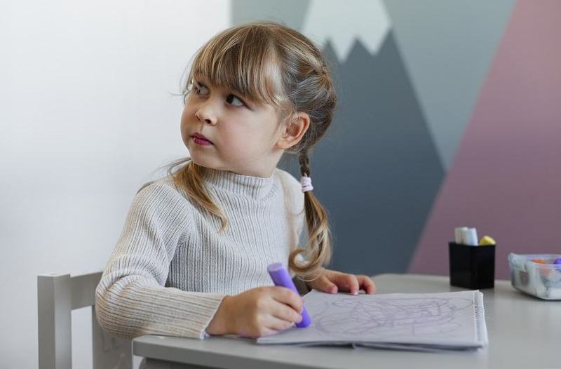 Desenele copiilor mici: rolul lor in dezvoltare si cum poate fi incurajata creativitatea