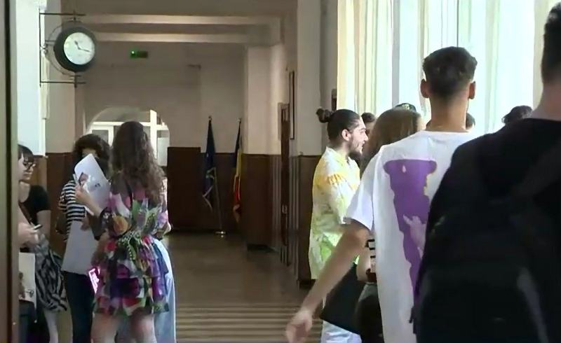 BAC 2024. Abia iesiti din examen, unii elevi nici nu si-au amintit ce subiecte au avut la Limba romana: „Nici nu mai stiu. Cine a picat, ma?”
