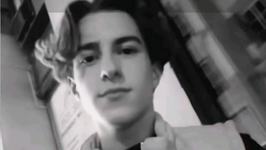 Mama tanarului roman mort...