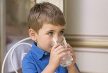Semne neobisnuite ale deshidratarii la copii. Toti parintii ar trebui sa le stie