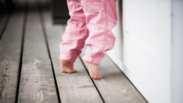 De ce mersul pe varfuri poate fi un semnal de alarma pentru parinti. Avertismentul pediatrilor
