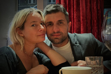 Ce frumos vorbeste Laura...