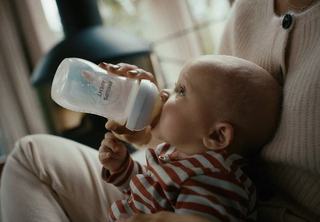 Biberoanele inovatoare - Modelul Natural Response care imita forma si comportamentul sanului si se adapteaza la ritmul natural de baut al bebelusului