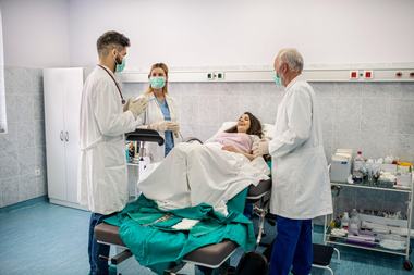 Medicul care a asistat mii de nasteri povesteste cazul care a marcat-o: „I-am spus ca in 30 de minute va deveni mama”