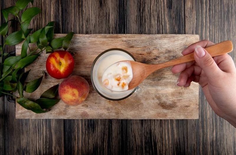 Iaurtul in alimentatia copilului: tipuri, beneficii si combinatii sanatoase