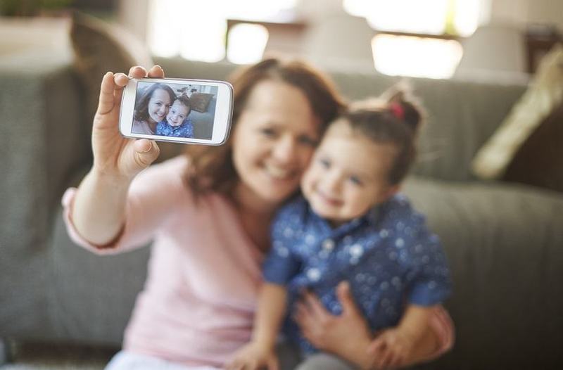 Fotografii cu copii pe internet: ce ar trebui sa stie orice parinte inainte de a posta