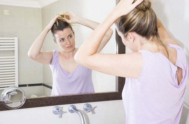 Cum sa te vopsesti acasa: sfaturi simple si rapide pentru mamici ocupate