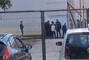 Scene violente la o scoala din Timisoara. Un profesor a fost batut dupa ce i-a facut observatie unui elev. Tatal si fratele copilului, retinuti