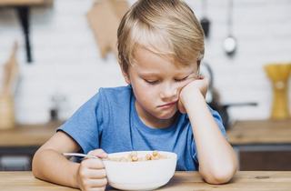 Tulburari de somn si alimentatie la copii: semne ca ar putea fi victime ale bullyingului