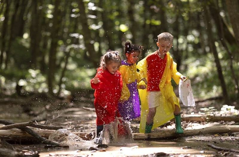 Teama de murdarie? Afla cum joaca in balti ajuta copilul sa creasca sanatos si fericit