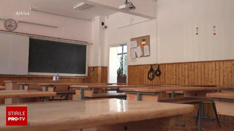 Un copil de 7 ani si mama lui, agresati de o femeie de serviciu dintr-o scoala din Vaslui. 