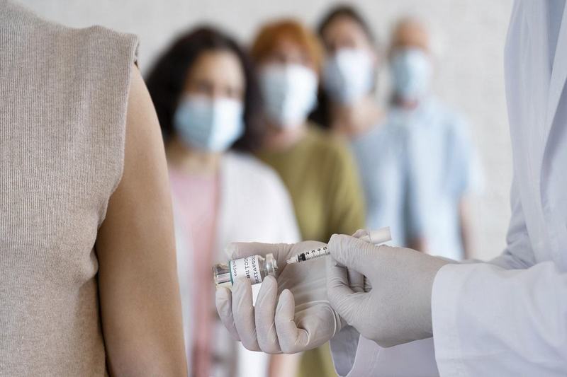 Studiile au confirmat: parintii vaccinati impotriva Covid-19 isi protejeaza mai bine copiii