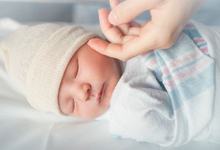 De ce nu trebuie sa atinga strainii nou-nascutii