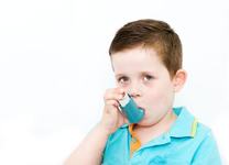 Astmul la copii, mai periculos in oras