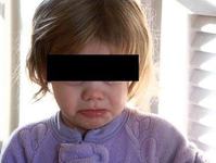 O fetita de 3 ani, jefuita de un tanar in Oradea