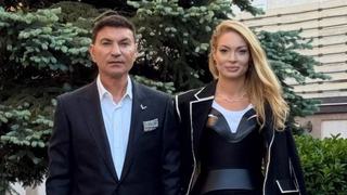 Valentina Pelinel si Cristi Borcea au plecat in Grecia alaturi de copii. Primele imagini din vacanta de familie