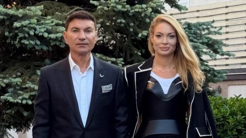 Valentina Pelinel si Cristi Borcea au plecat in Grecia alaturi de copii. Primele imagini din vacanta de familie