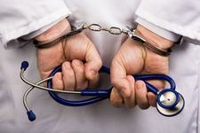 Medic pediatru acuzat ca ar fi abuzat 95 de pacienti