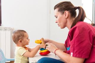 Ce jucarii folosim pentru stimularea motrica a bebelusului