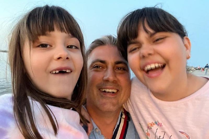Alexandru Ciucu, din nou impreuna cu fiicele sale, dupa ce instanta i-a suspendat programul de vizite