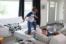 "Canapeaua alba"....