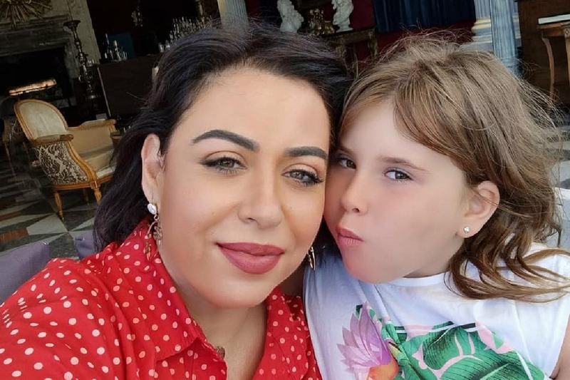Oana Roman se plange ca fiica ei nu mai primeste alocatia din cauza fostului sau sot: 