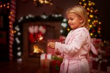 Cum sa-ti ajuti copilul sa se bucure de artificiile din noaptea de Revelion, fara sa se mai sperie