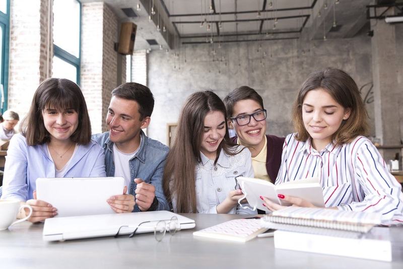 Studiu: doar 2,3% dintre studentii romani muncesc din timpul facultatii. Care este media europeana