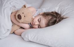 5 obiceiuri zilnice in rutina copiilor care le imbunatateste calitatea somnului