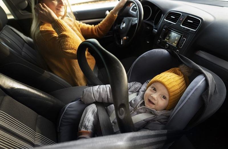 Scoica auto pentru bebelusi: primul pas spre siguranta copilului tau in masina