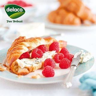 Croissante cu crema de branza si zmeura