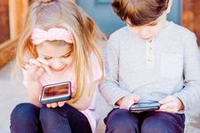 Cum afecteaza telefoanele mobile limbajul copiilor. Detalii pe care trebuie sa le stie orice parinte