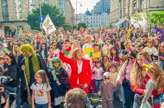 Peste 5.000 de copii, parinti si bunici la parada aniversara Zurli pe Calea Victoriei