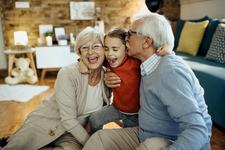 De ce sunt bunicii atat de importanti in viata copiilor si cum poti imbunatati relatia acestora