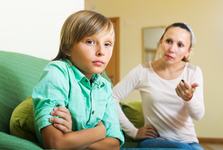 Sapte greseli ale parintilor care ii transforma pe copii in adulti neadaptati si nefericiti