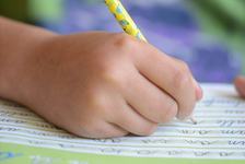 Cum il ajuti pe cel mic sa scrie frumos