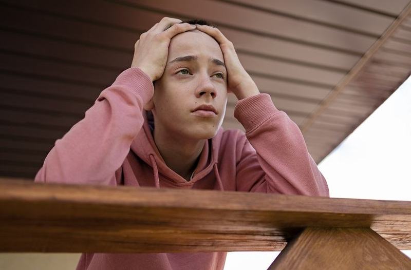 Adolescenti suprasolicitati: cauzele si semnele oboselii emotionale