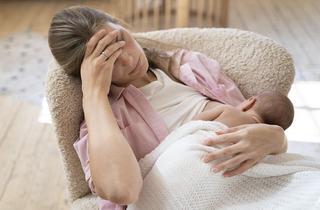 Baby blues sau depresie post-partum? Cum le deosebim si cum ajutam o proaspata mama