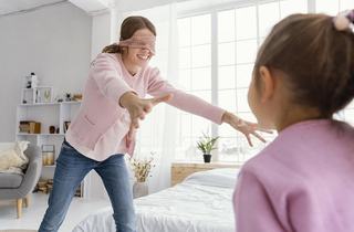 Joaca de-a v-ati ascunselea: beneficii, sfaturi pentru parinti si variante moderne de joc