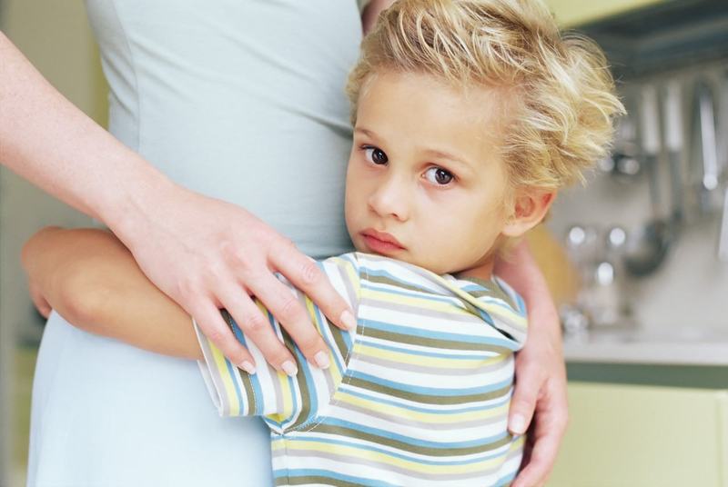 O mama din Bucuresti a ramas fara copil dupa ce medicul de familie a facut o sesizare la Protectia Copilului. Drama prin care trece femeia