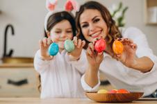 5 idei de a decora ouale de Paste impreuna cu cei mici